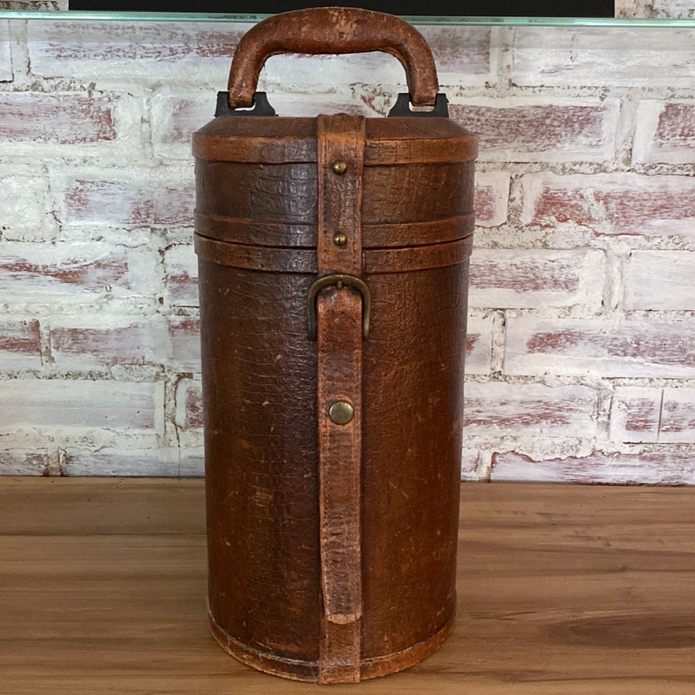 Storage container